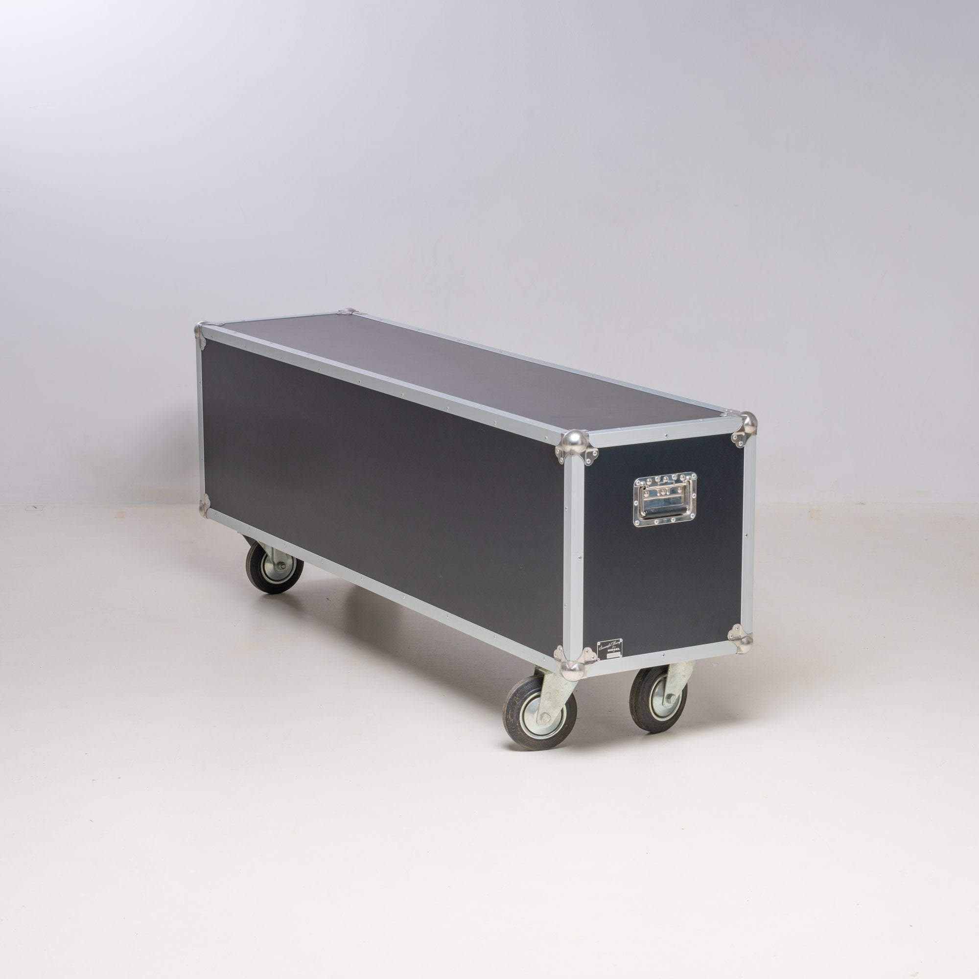 DIESEL BY MOROSO TOTAL FLIGHTCASE DRESSOIR, ON WHEELS!!