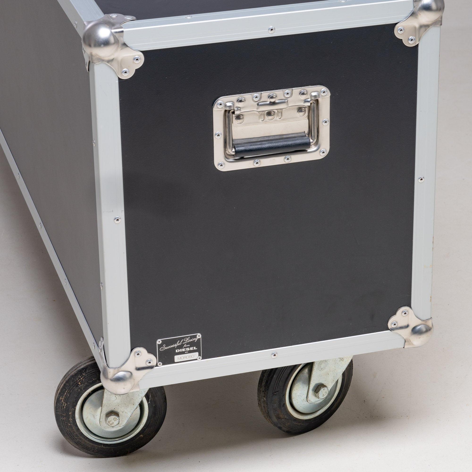 DIESEL BY MOROSO TOTAL FLIGHTCASE DRESSOIR, ON WHEELS!!