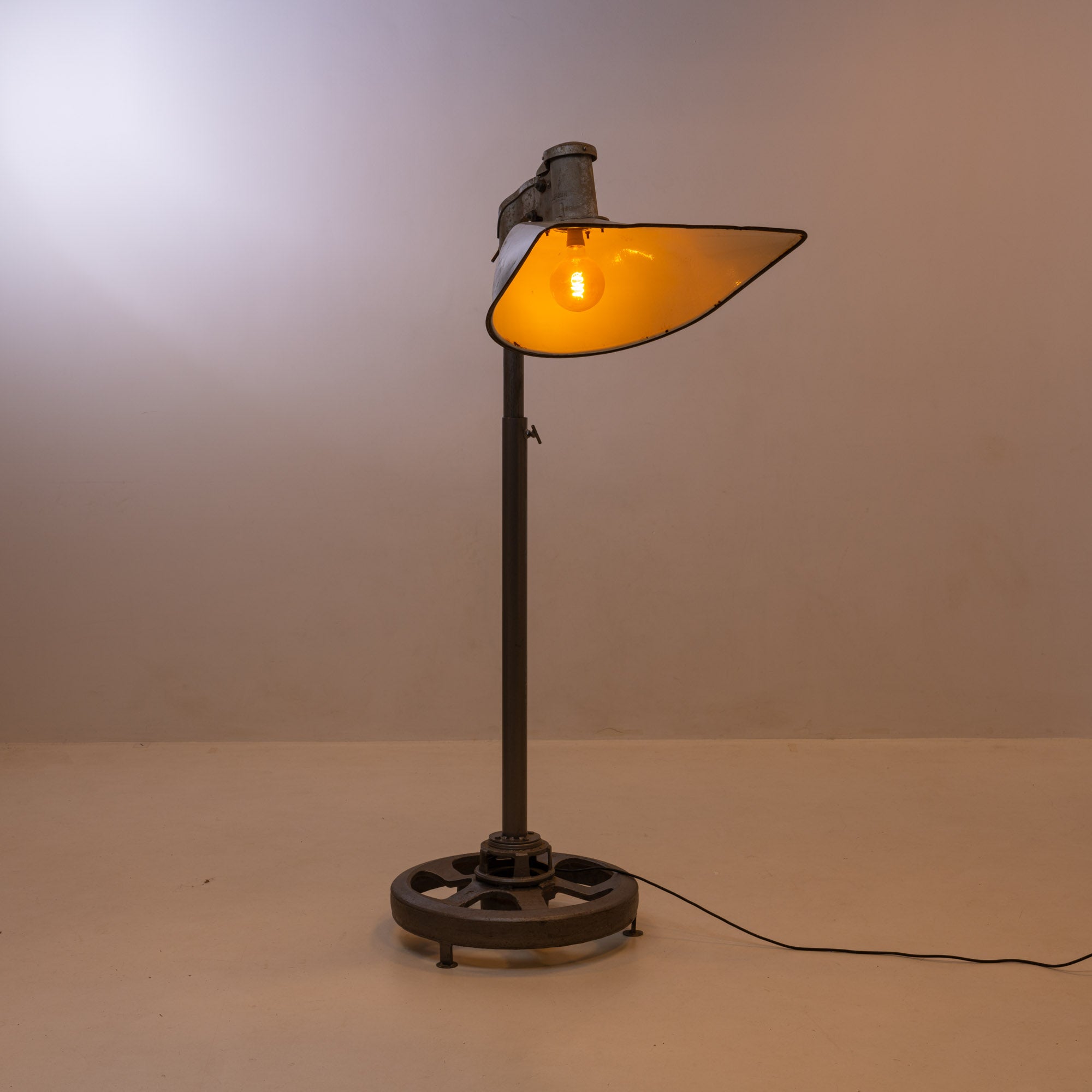 BENJAMIN SHOVEL LIGHT, INDUSTRIAL FLOORLIGHT, ADJUSTABLE IN HEIGHT