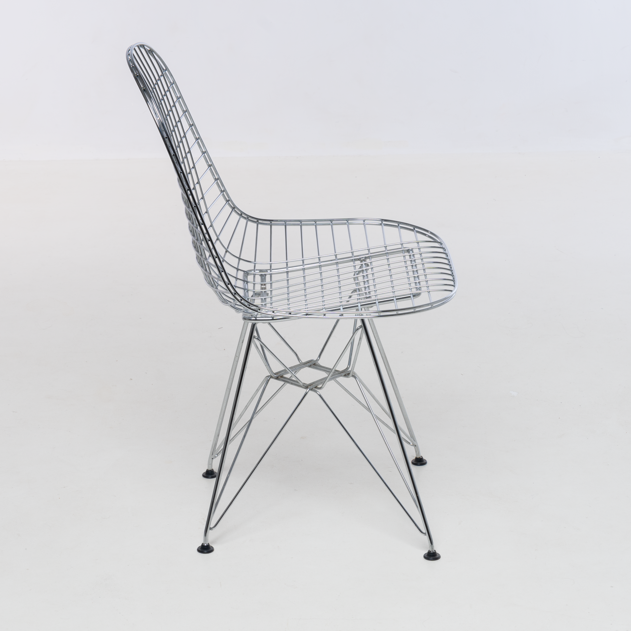 WIRE CHAIR, DKR, ONTWORPEN DOOR CHARLES EN RAY EAMES, VITRA